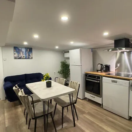 Oeztatli Apartment